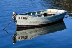 BARQUE;BLEU;BLUE;FLATTIE;MONKEY BOAT;MOORING;MOUILLAGE;PLATE;REFLECTION;REFLET;MORBIHAN