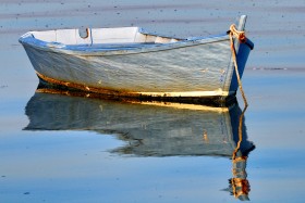 BARQUE;BLEU;BLUE;FLATTIE;MONKEY BOAT;MOORING;MOUILLAGE;PLATE;REFLECTION;REFLET;MORBIHAN