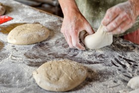 PAYSAN;PEASANT;PRODUCER;PRODUCTEUR;BOULANGER;BAKER;PAIN;BREAD;PATE;PASTRY