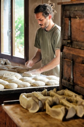 PAYSAN;PEASANT;PRODUCER;PRODUCTEUR;BOULANGER;BAKER;PAIN;BREAD;PATE;PASTRY