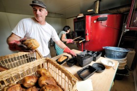 BAKER;BOULANGER;BREAD;FARMER;PAIN;PAYSAN;PEASANT;CUISSON;BAKING