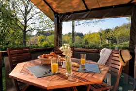 BREAKFAST;CAMPING;CAMPSITE;EXTERIEUR;HOTEL;JUICE;JUS;NATURE;OUTDOOR;PETIT DEJEUNER;VIENNOISERIE;PASTRY