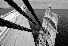 ACCASTILLAGE;BLACK AND WHITE;CORDAGE;DECK FITTINGS;GREEMENT;NOIR ET BLANC;RIGGING;ROPE;VOILE;SAIL