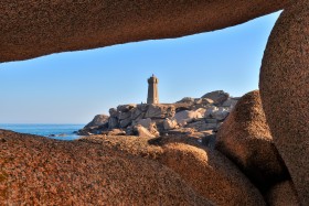 PHARE;LIGHTHOUSE;TOCHER;ROCK;GRANIT;ROSE;COTES D'ARMOR;GRANITE;BORD DE MER;SEASHORE