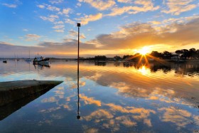 SUNRISE;LEVER DE SOLEIL;AUBE;AURORE;TWILIGHT;REFLECTION;REFLET;MER;SEA;PAYSAGE;BORD DE MER;SEASCAPE;SEASHORE;SOLEIL;SUN;CALE;JETTY;SLIPWAY