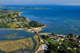 AERIAL;AERIEN;BORD DE MER;HUITRE;LANDSCAPE;MARAIS;MARSH;OSTREICOLE;OSTRICULTURE;OYSTER FARMING;PAYSAGE;RIA;SEASCAPE;RHUYS;MORBIHAN