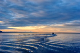 AUBE;AURORE;TWILIGHT;DAWN;CREPUSCULE;MATIN;MORNING;PECHE;FISHING;ONDES;WAVE;BATEAU;BOAT;SHIP;DEVON;ANGLETERRE;ENGLAND