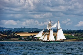 BATEAU;SHIP;BOAT;VOILIER;SAIL;SAILSHIP;PAYSAGE;BORD DE MER;SEASCAPE;DOUARNENEZ;NUAGE;CLOUD;BRETAGNE;BRITTANY