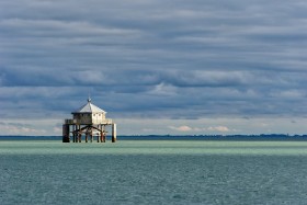 PHARE;LIGHTHOUSE;NUAGE;CLOUD;LIGHT;LUMIERE;GRAIN;SQUALL;VERT;GREEN;LA ROCHELLE;DRAMATIC