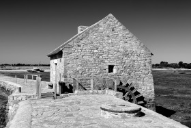 MOULIN,MAREE,MOULIN A MAREE,MORBIHAN,ILE D'ARZ,GOLFE DU MORBIHAN,NOIR ET BLANC