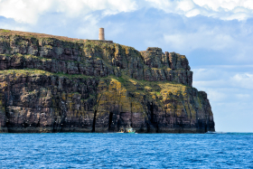 BORD DE MER;SEASHORE;MANCHE;BRETAGNE;BRITTANY;CAP;CAPE;FALAISE;CLIFF;ROCHER;ROCK;PTOMONTOIRE;HEADLAND;BATEAU;BOAT;PECHE;FISHING