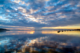 AURORE;CREPUSCULE;LEVER DE SOLEIL;MORBIHAN;JAUNE;REFLECTION;REFLET;BLEU;SUNRISE;TWILIGHT;BLUE;YELLOW;ORANGE