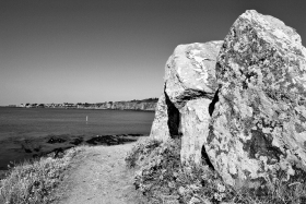 BILLIERS;PIERRE;STONE;SENTIER;COTIER;PATH;BLACK AND WHITE;NOIR ET BLANC