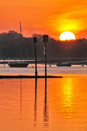 CREPUSCULE;TWILIGHT;MORBIHAN;GOLFE;GOLFE DU MORBIHAN;REFLET;REFLECTION;LEVER DE SOLEIL;LIGHT;SUNRISE;VANNES;ORANGE;CALE