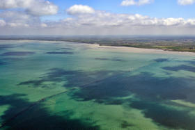 ROUTE;CHAUSSEE;ROAD;PAVEMENT;SUBMERSIBLE;GOIS;PAYSAGE;BORD DE MER;LANDSCAPE;SEASCAPE;AERIAL;AERIEN;NOIRMOUTIER;VENDEE