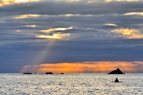 PAYSAGE;BORD DE MER;SEASCAPE;SEASHORE;QUIBERON;LEVER DE SOLEIL;SUNRISE;AUBE;DAWN;TWILIGHT;NUAGE;CLOUD;PECHE;FISHING;MORBIHAN