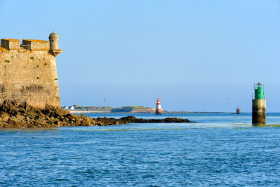 CHENAL;CHANNEL;PORT LOUIS;LORIENT;BALISAGE;BEACONAGE;TOUR;TOURELLE;TOWER;MORBIHAN;BORD DE MER;SEASHORE