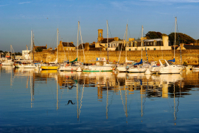 PORT;HARBOUR;MOORING;MORBIHAN;MOUILLAGE;CONCARNEAU;DAWN;COUCHANT