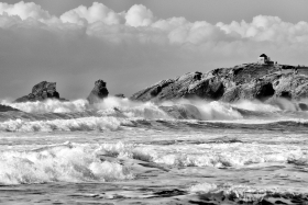 BORD DE MER;BRETAGNE;BRITTANY;COTE SAUVAGE;ECUME;FALAISE;FOAM;GRANIT;GRANITE;MINERAL;MORBIHAN;PAYSAGE;PIERRE;PORT BARA;ROCHE;ROCHER;ROCK;SAINT PIERRE QUIBERON;STONE;VAGUE;VAGUES;SEASCAPE;BLACK AND WHITE;NOIR ET BLANC